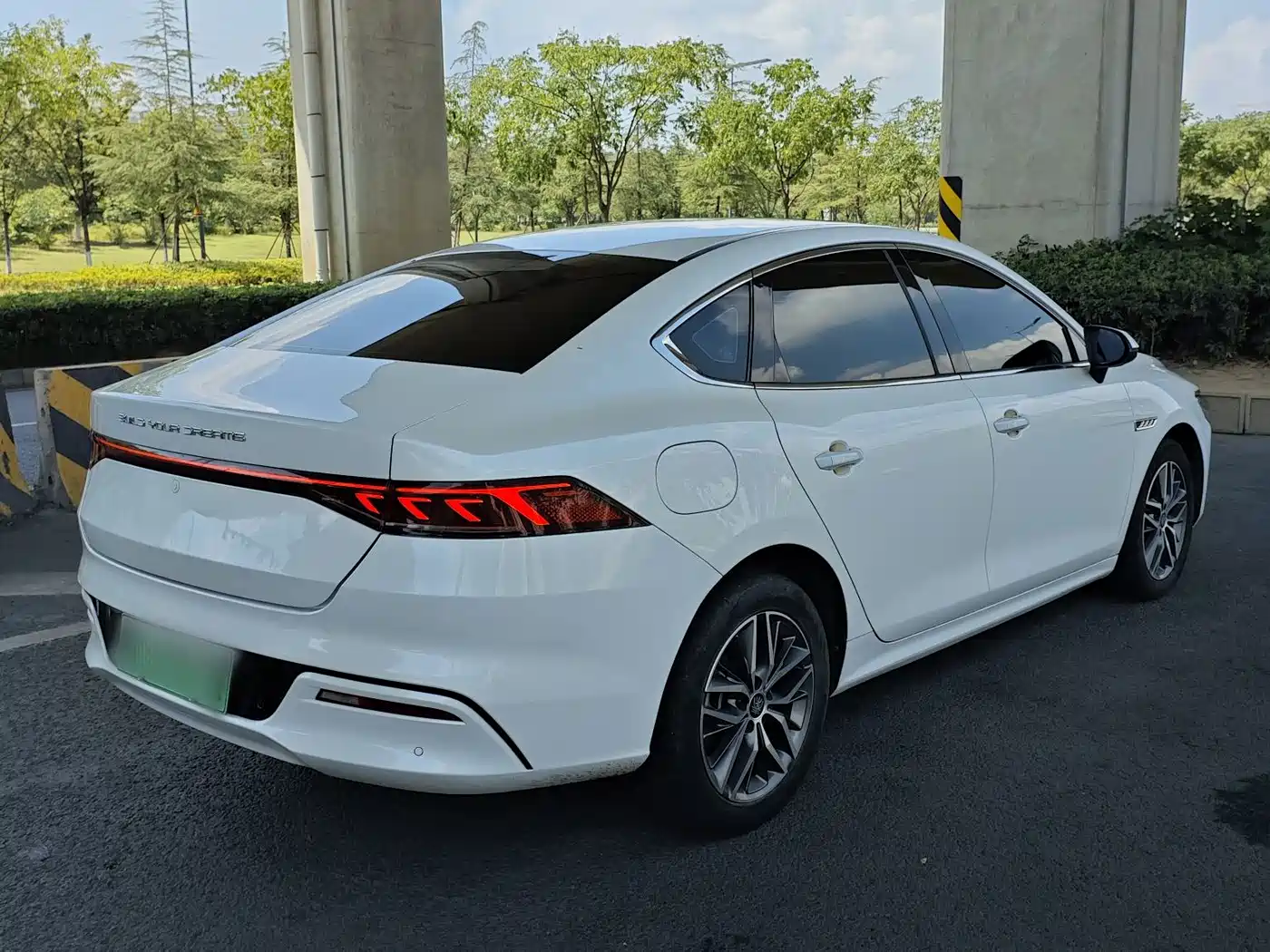 BYD Qin PLUS 2021 2021 EV 400KM Luxury Model