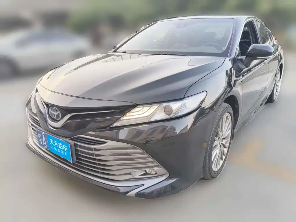 Фото 1 - Toyota Camry