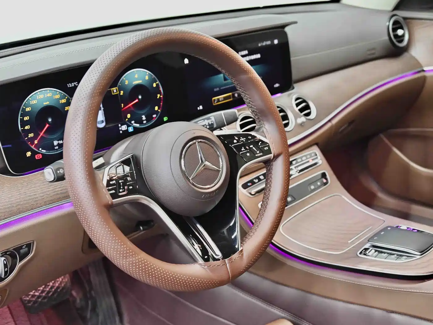 Mercedes-Benz E-Class 2022 E 300 L Fashion фото 23