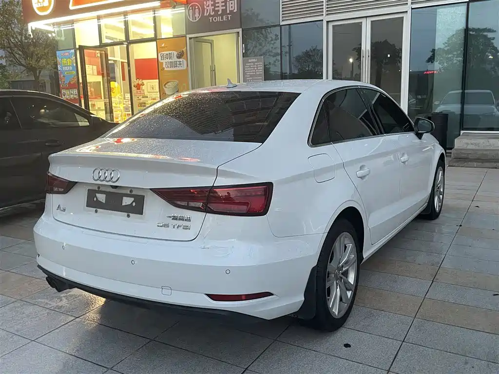 Audi A3 2018 30th Anniversary Limousine 35 TFSI Progressive фото 9