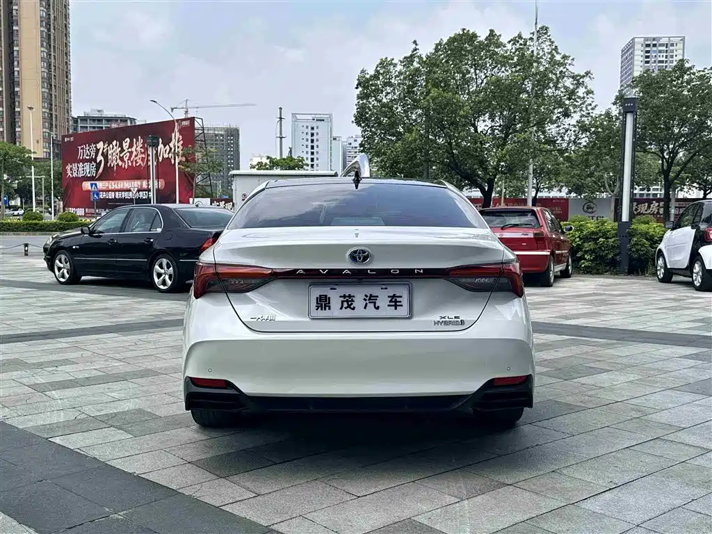 Toyota Avalon 2019 Hybrid 2.5L XLE Premium Edition China VI фото 4