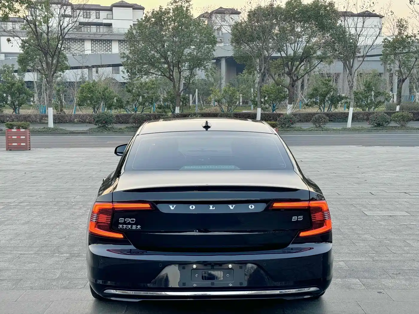 VOLVO S90