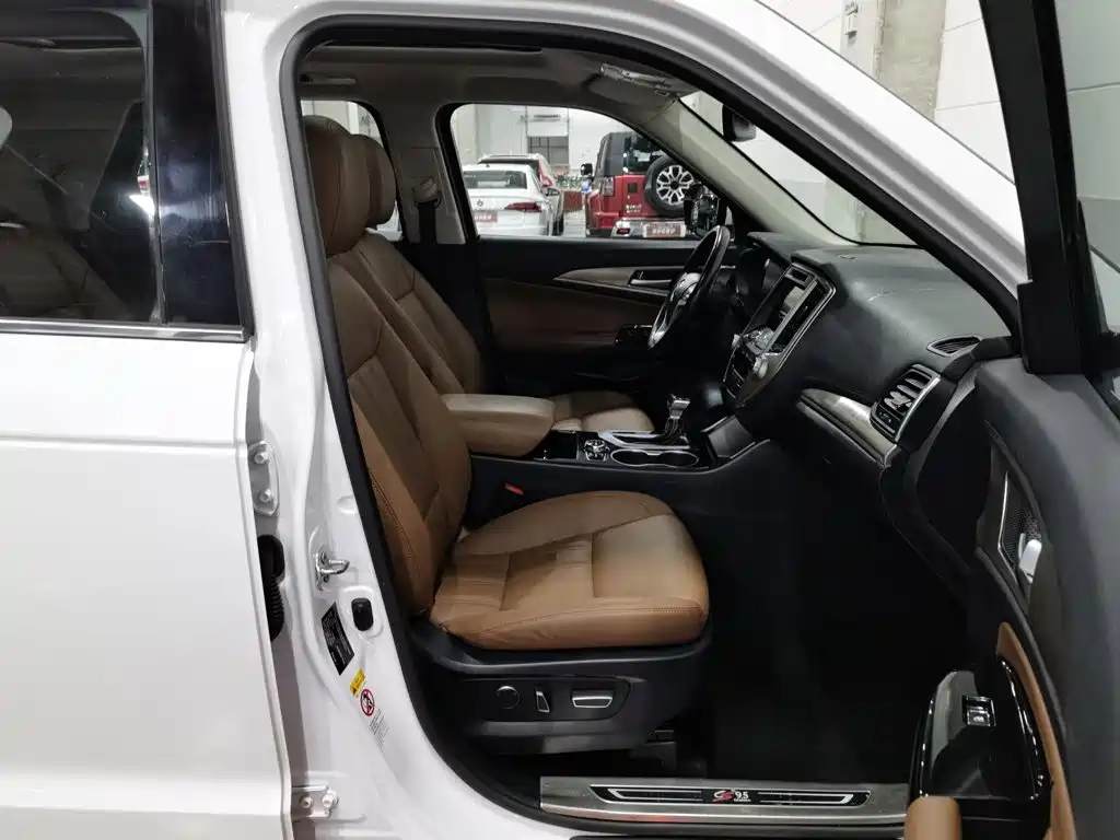 Changan CS95 2017 2017 2.0T FWD Zhitu Edition