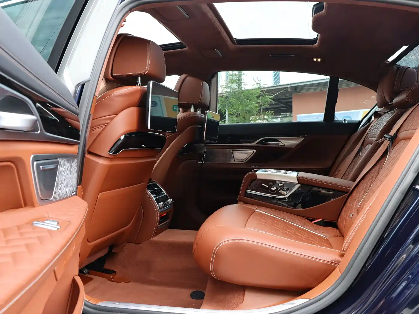 BMW 7 Series 2022 740Li xDrive Executive M Sport Package фото 14