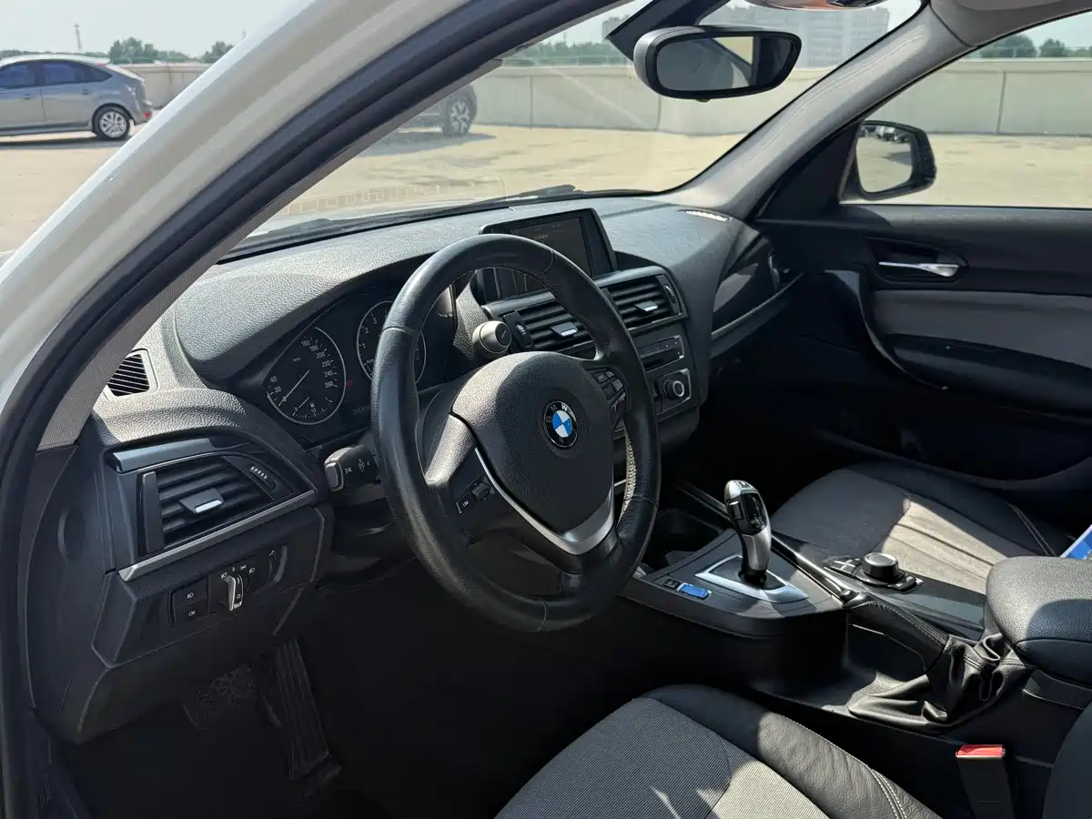 BMW 1 Series (Import) 2013 Facelift 116i Urban Model фото 4