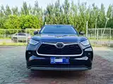 Photo 3 - Toyota Highlander