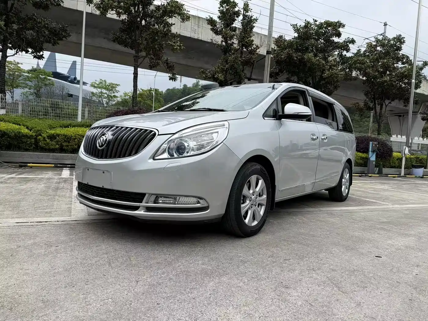 Buick GL8 2014 3.0L GT Luxury Business Elegance фото 2
