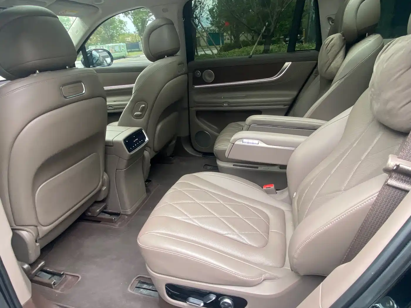 AITO Wenjie AITO M9 2024 Pure Electric Max Edition 100kWh 6-Seater фото 12