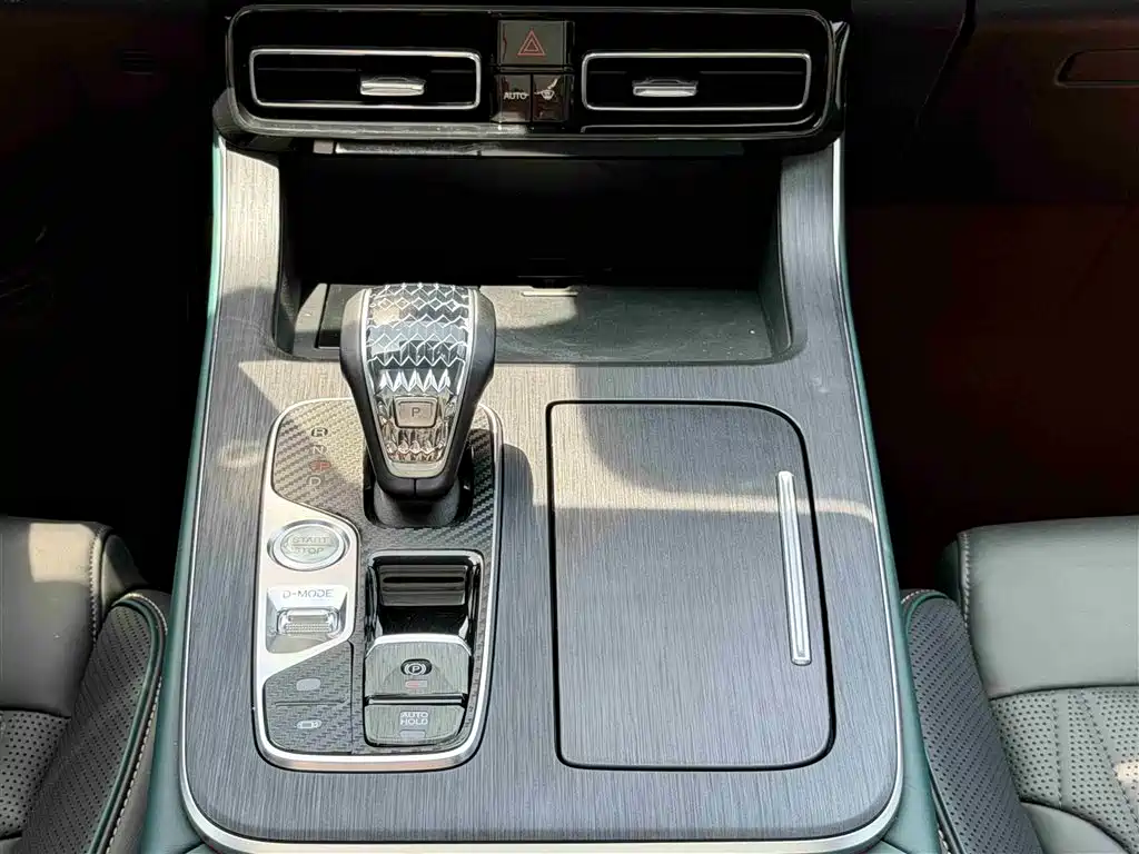 GAC Trumpchi Trumpchi GS8 2022 Pilot Series 2.0TGDI 2WD Luxury Smart Connect Edition (7-Seater) фото 23