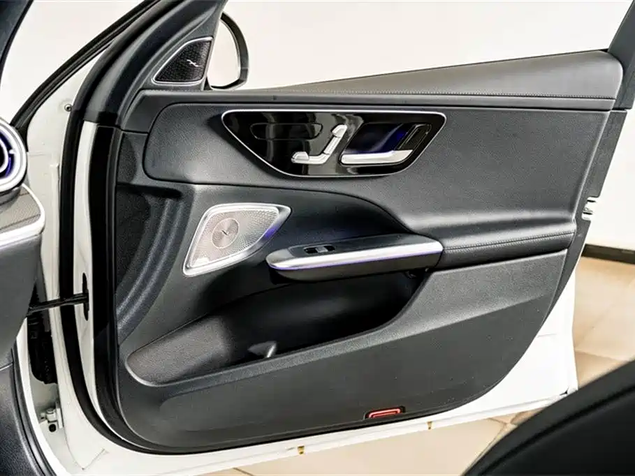 Mercedes-Benz C-Class 2024 Second Facelift C 260 L Night Edition Sport фото 15