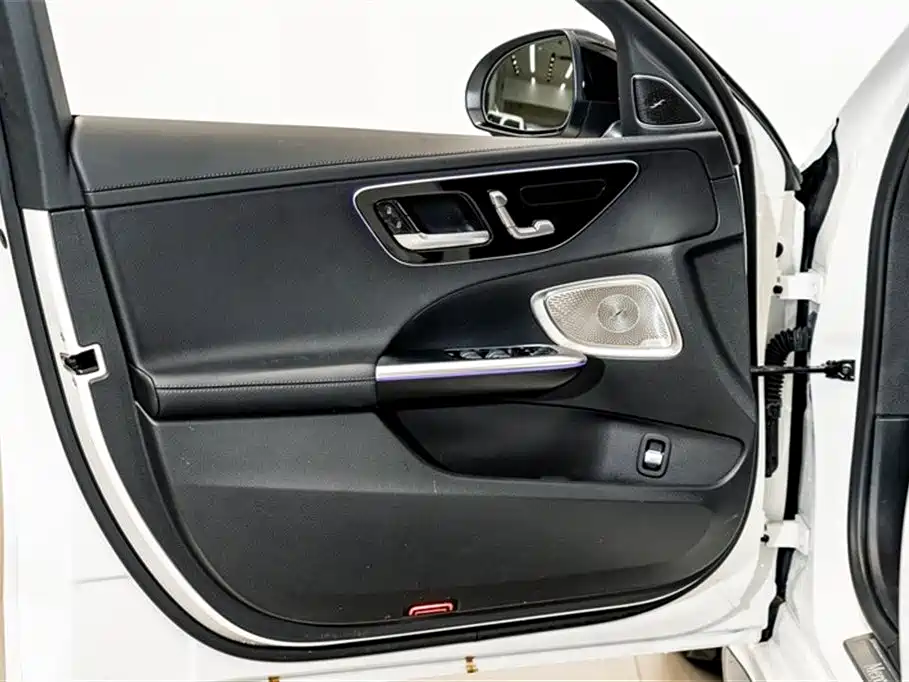 Mercedes-Benz C-Class 2024 Second Facelift C 260 L Night Edition Sport фото 16