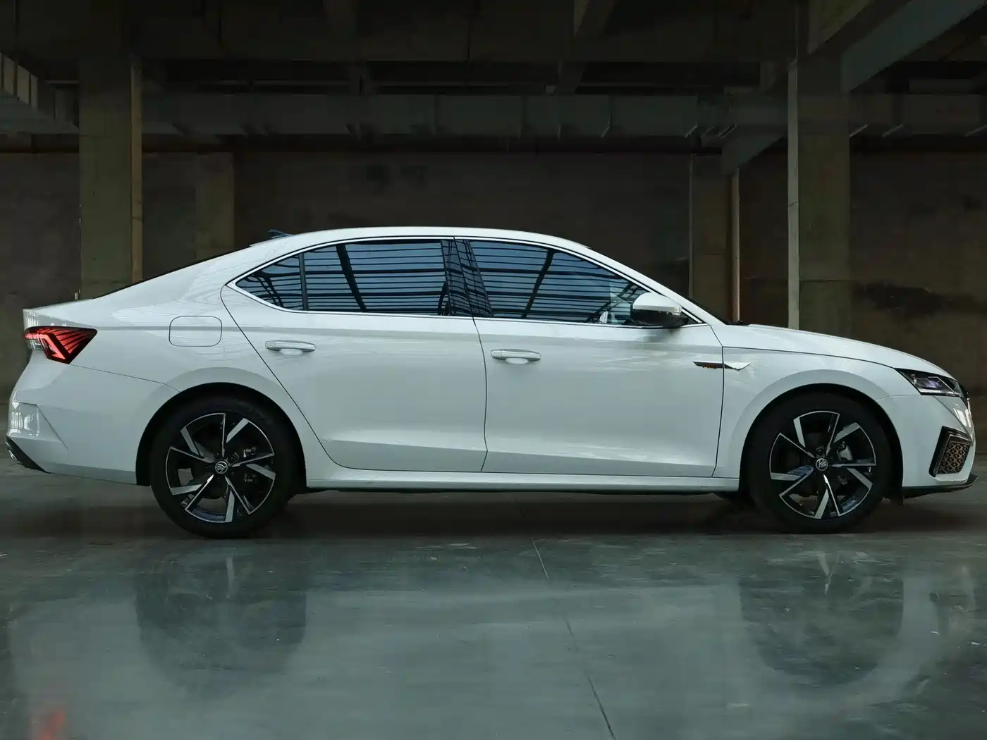 Škoda Octavia 2022 PRO TSI280 Luxury Edition фото 5