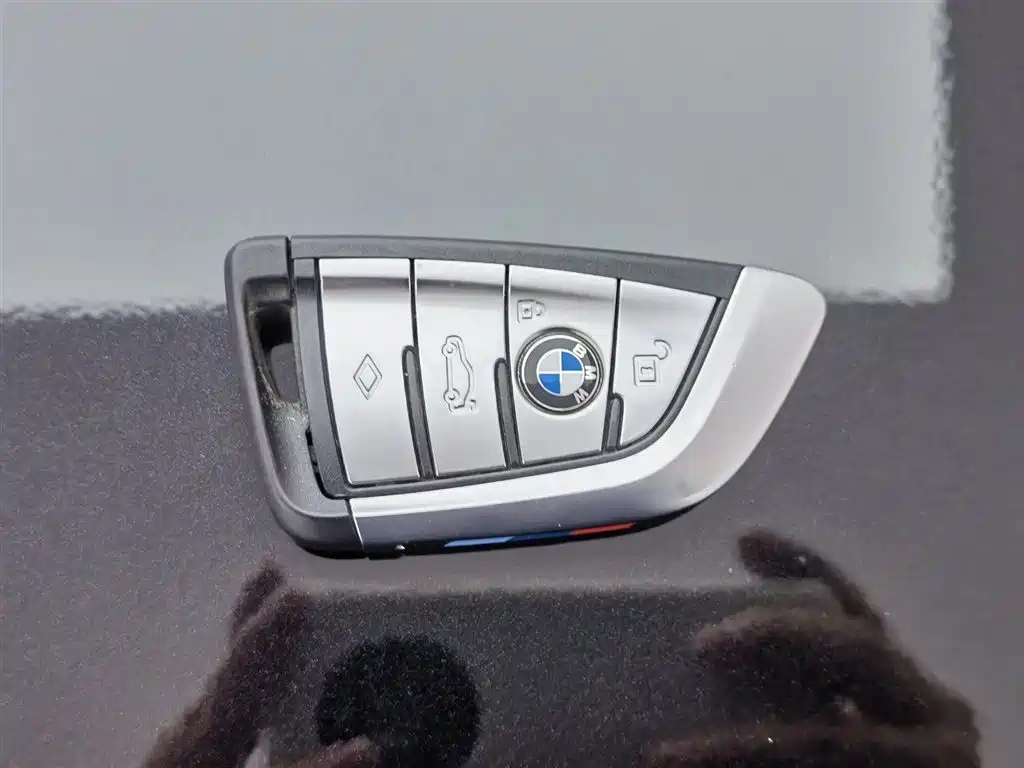 BMW 5 Series New Energy 2022 535Le Pioneer M Sport Package фото 19