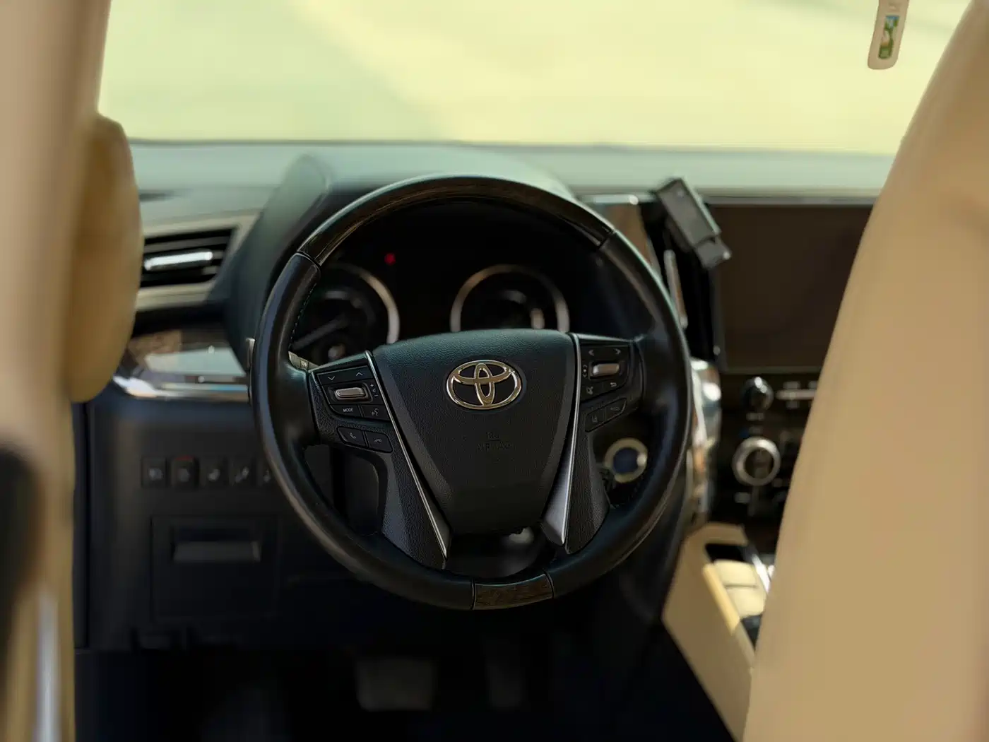 Toyota Vellfire 2021 Crown Hybrid 2.5L HV Premium Edition фото 7