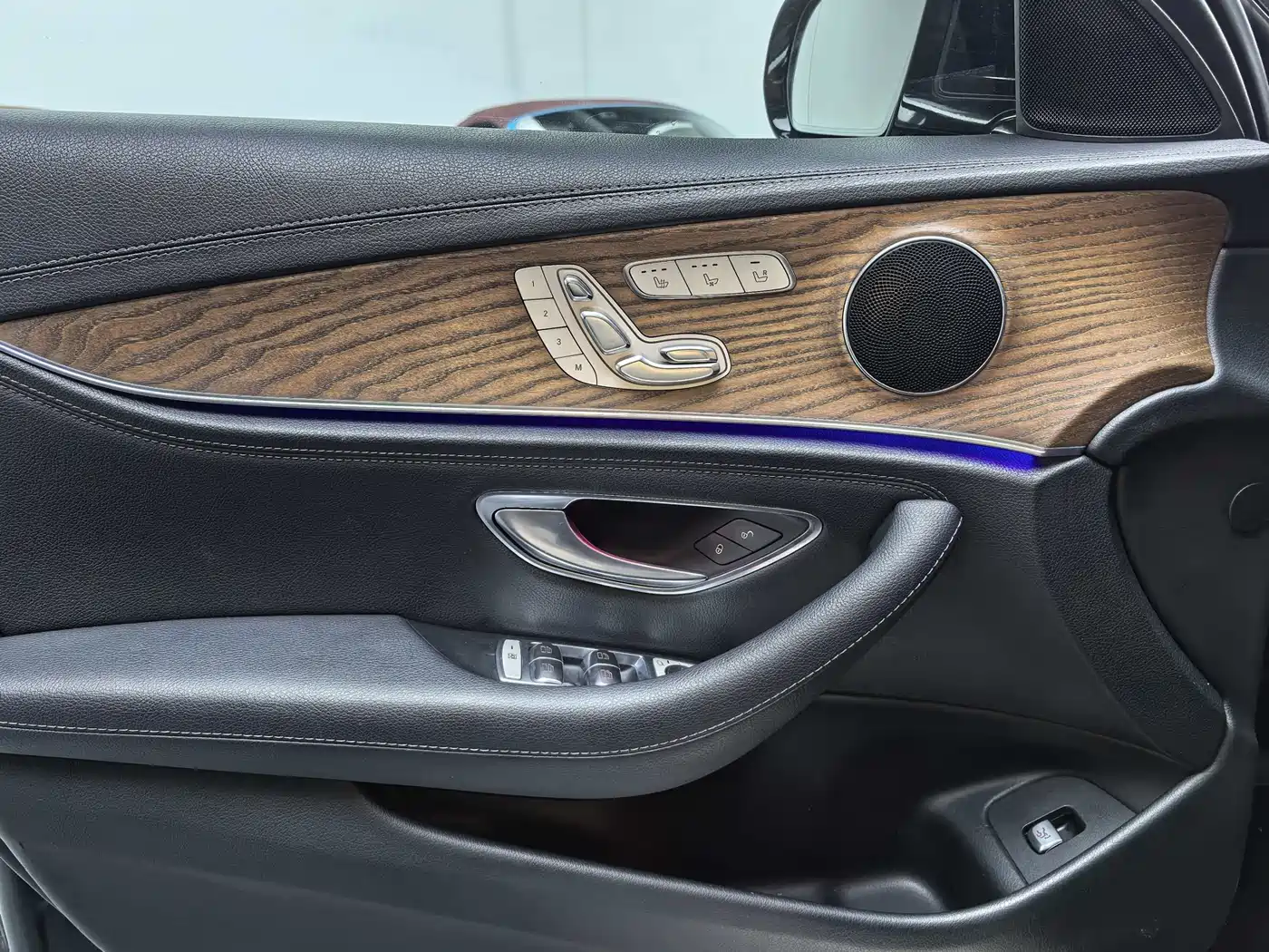 Mercedes-Benz E-Class 2016 E 300 L Luxury фото 5