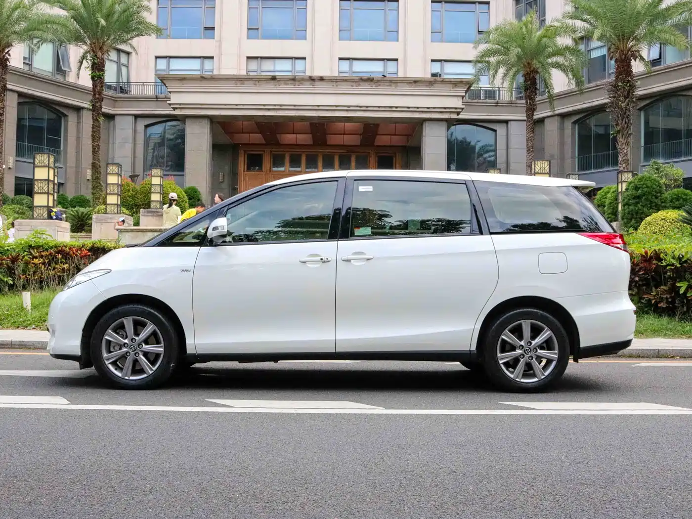 Toyota Previa 2012 2.4L 7-Seater Luxury Edition фото 4