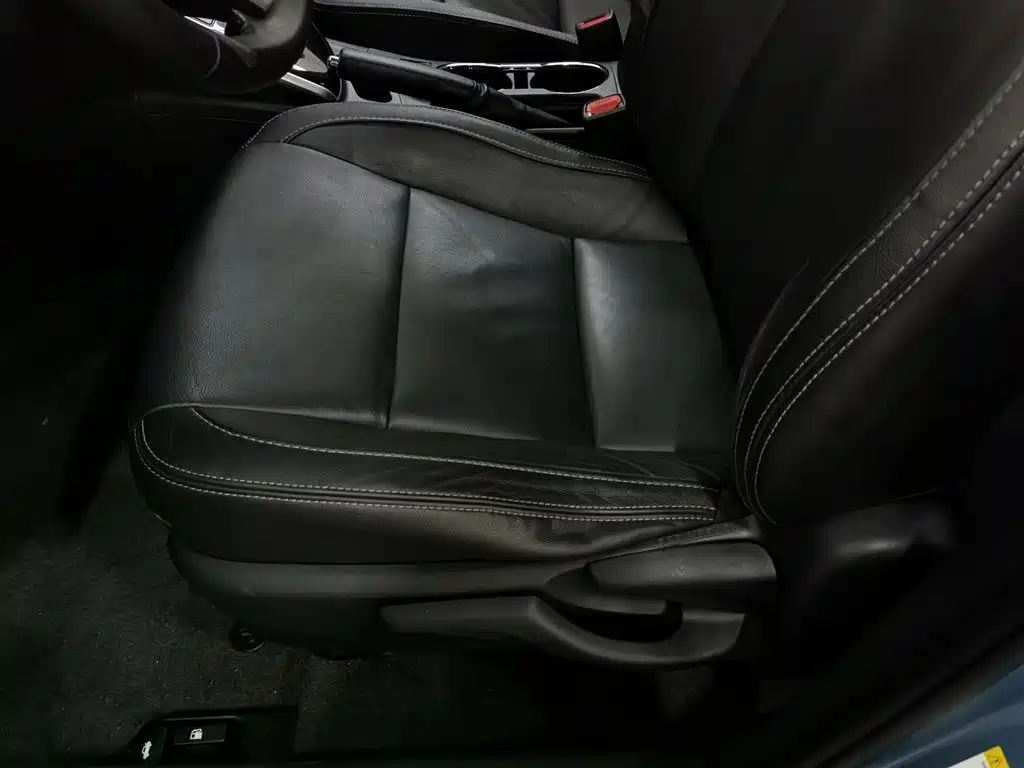 Toyota Corolla 2017 Facelift Hybrid 1.8L E-CVT Elite Edition фото 20