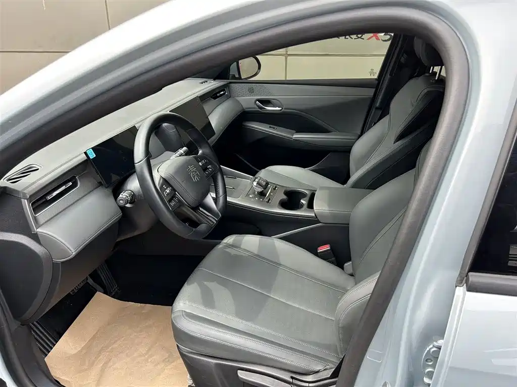 BYD Qin PLUS 2025 DM-i Smart Drive 55KM Leader фото 7