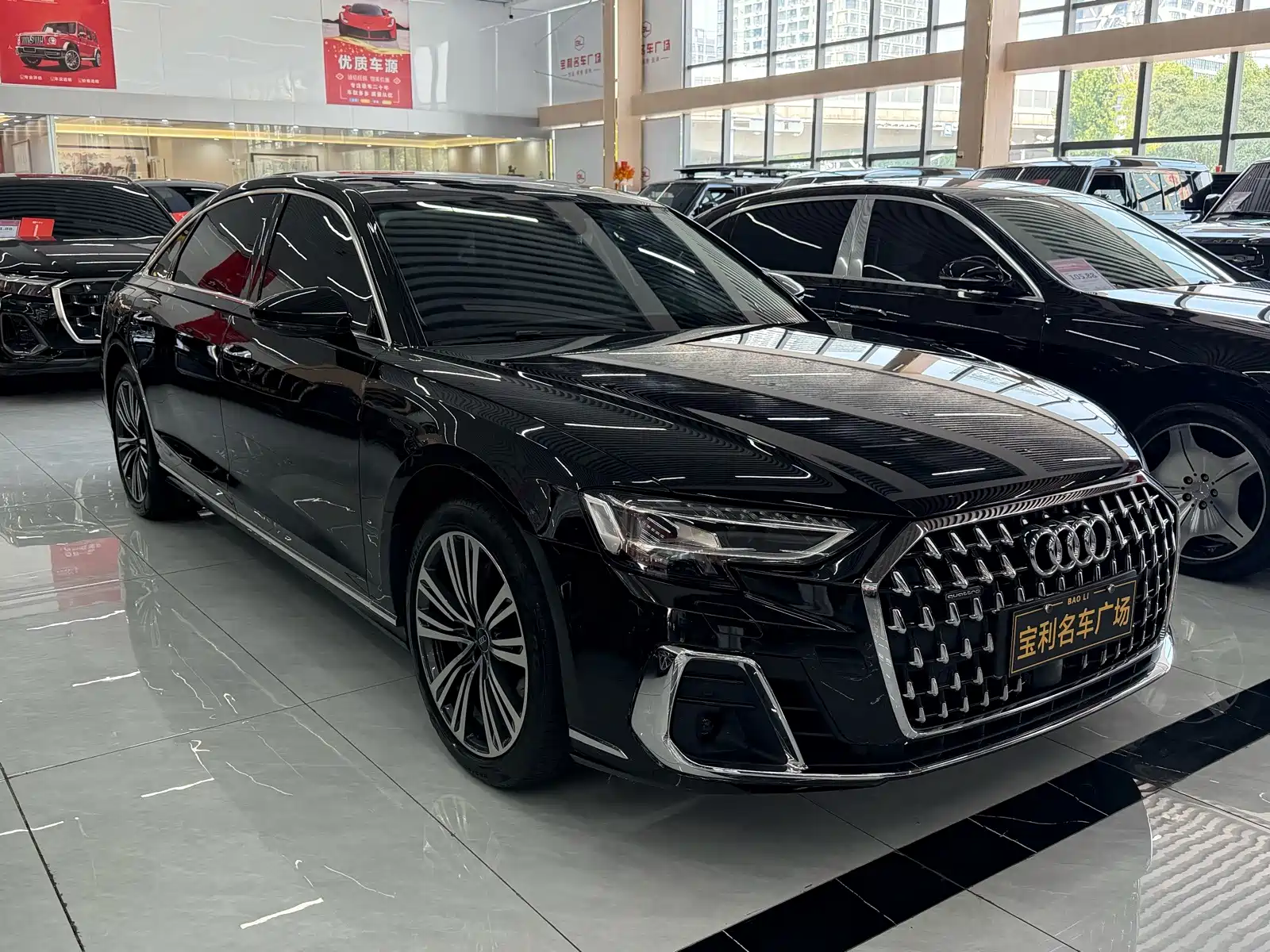Фото 2 - Audi A8