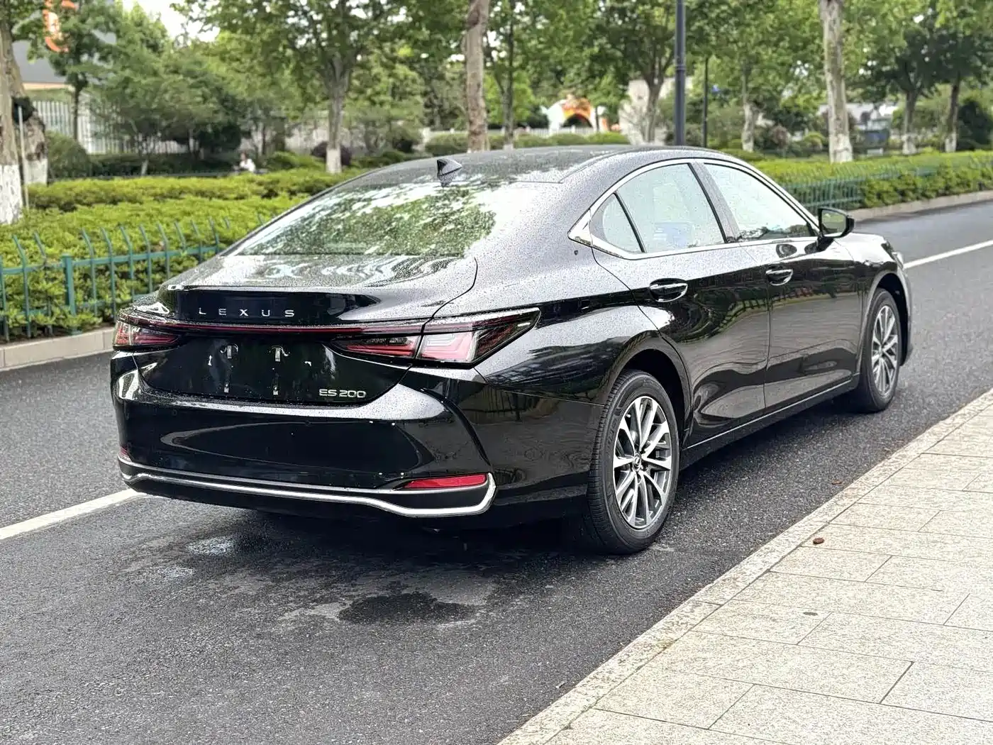 Lexus ES 2025 200 Ultimate Edition фото 6