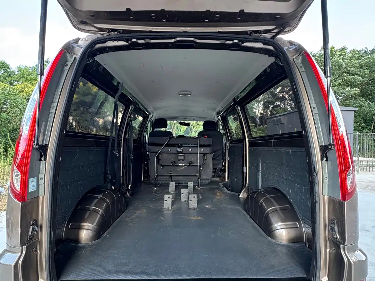 Foton Fengjing G5 2019 2019 2.0L Long Wheelbase Flat Roof 6-seater MPV 4Q20M