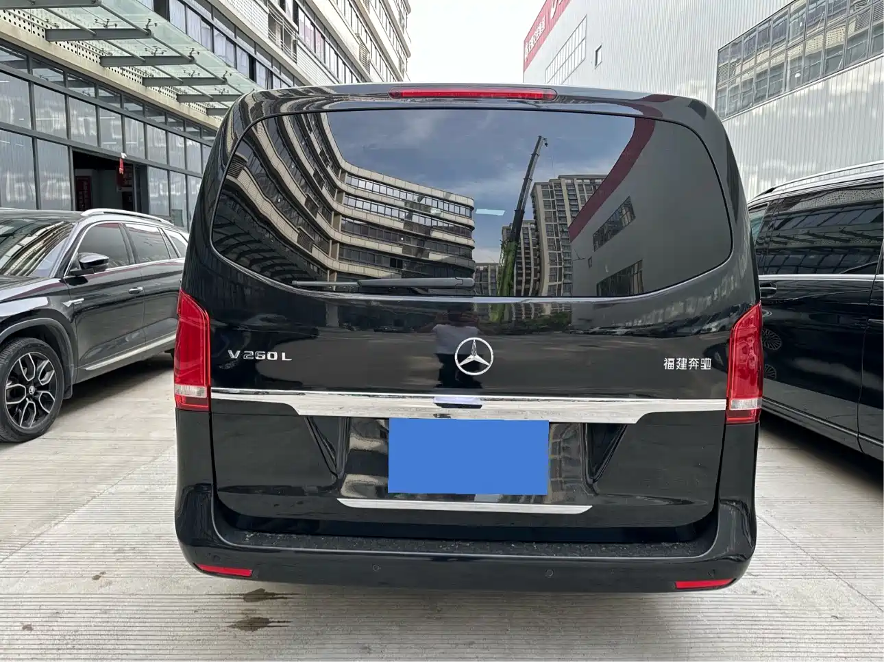 Mercedes-Benz V-Class 2017 Model V 260 L Premium Extended Edition фото 4