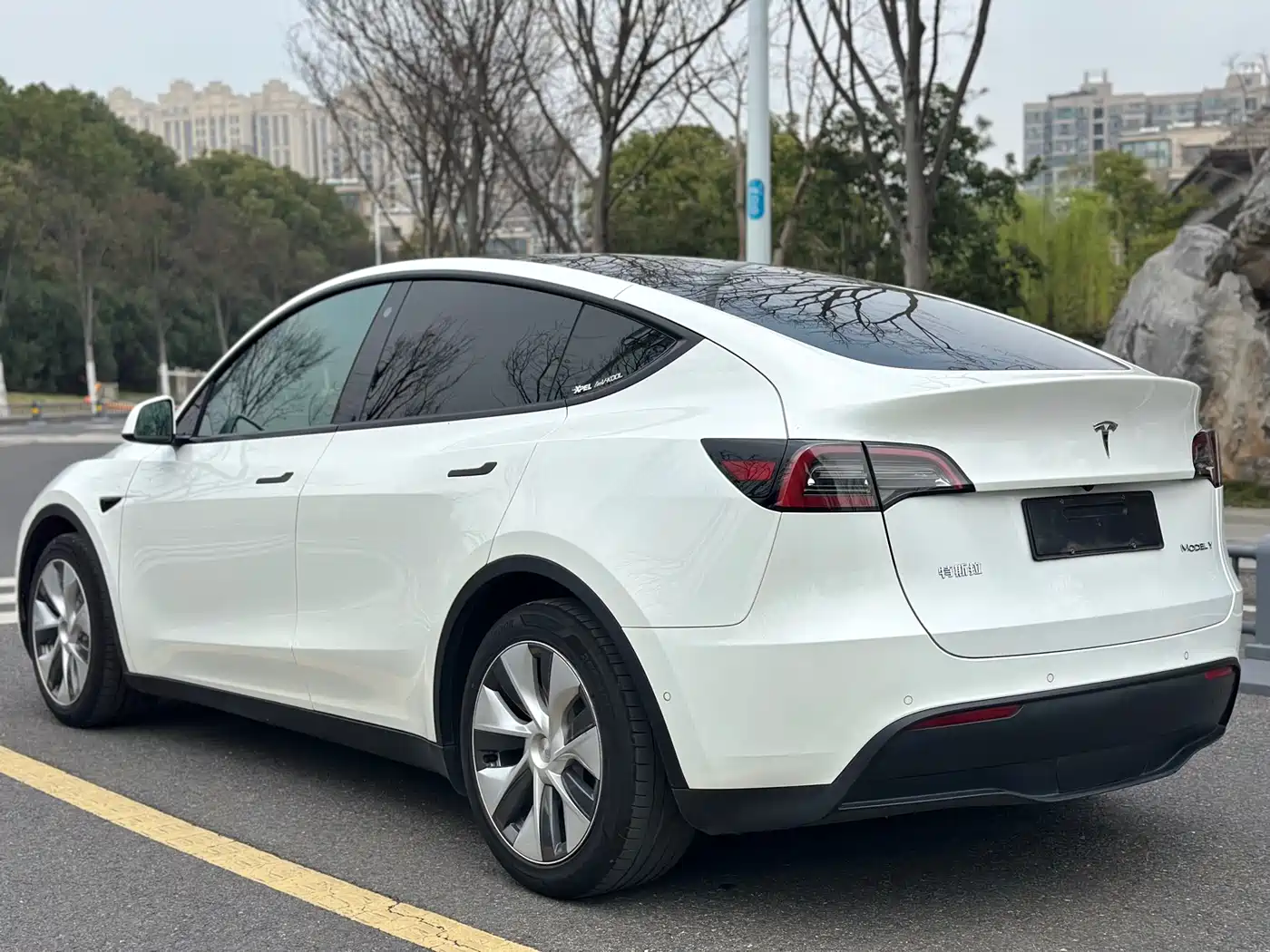 TESLA MODEL Y