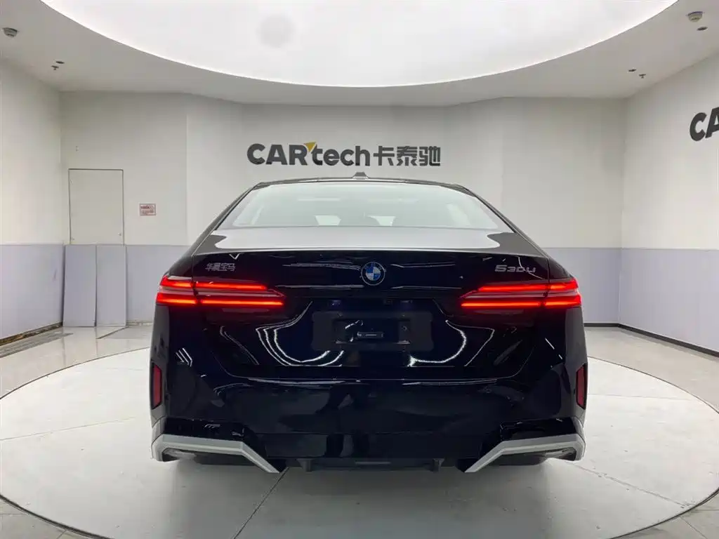 BMW 5 Series 2025 530Li Premium M Sport Package фото 6