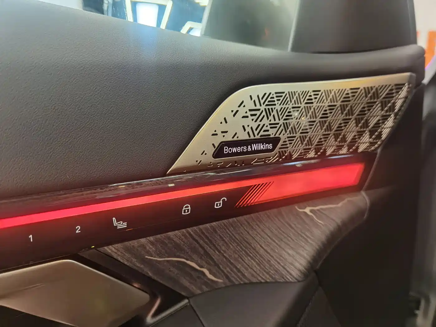 BMW 5 Series 2025 530Li Premium M Sport Package фото 17