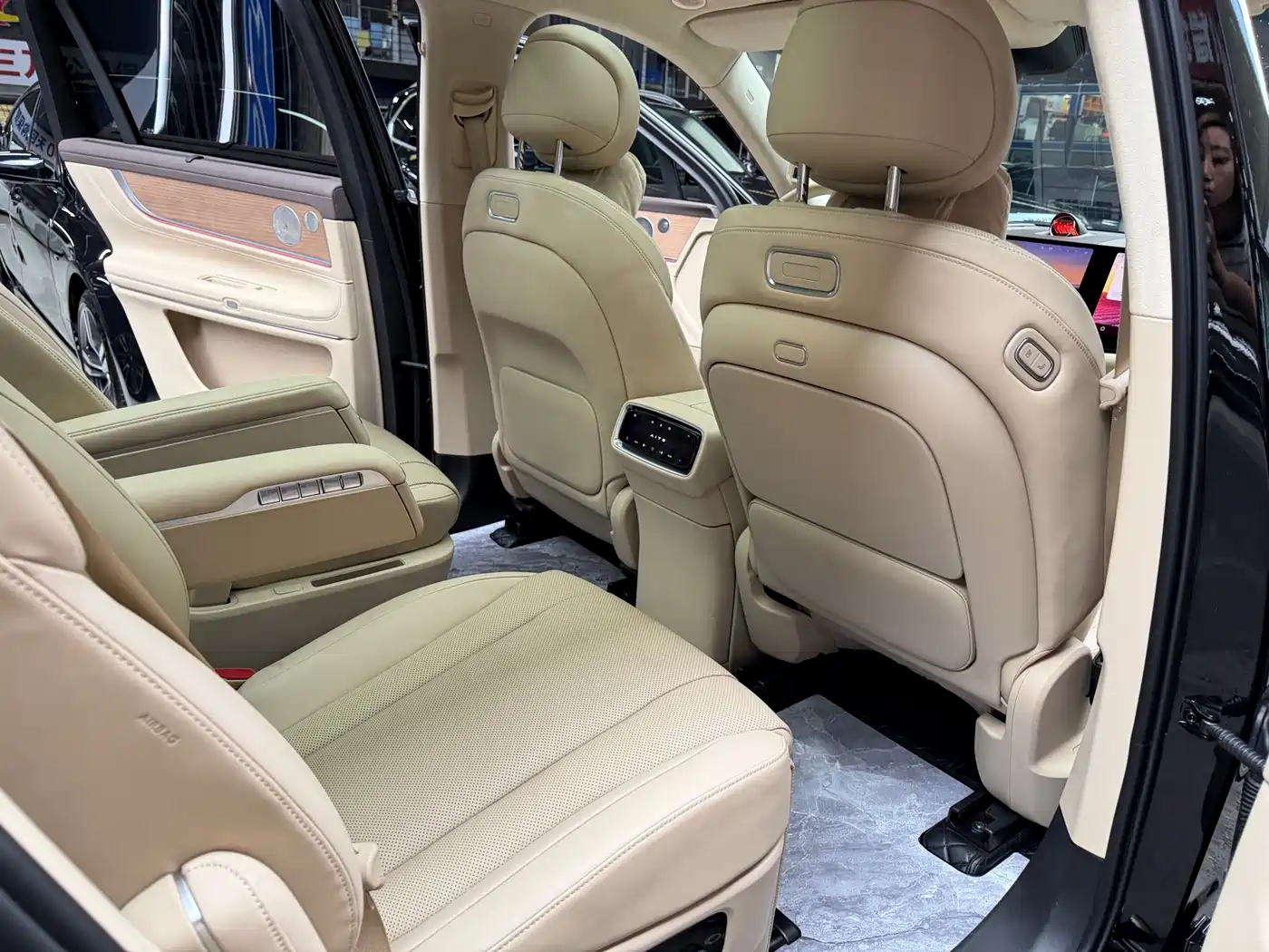 AITO Wenjie AITO M9 2024 Extended Range Ultra 42kWh 6-Seater фото 22