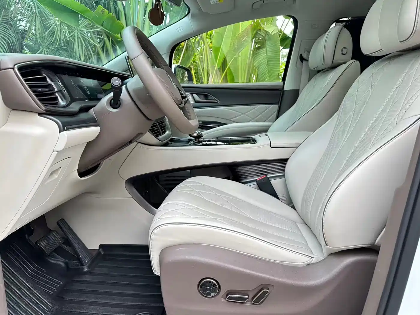 Denza D9 2022 DM-i 970 AWD Flagship фото 9