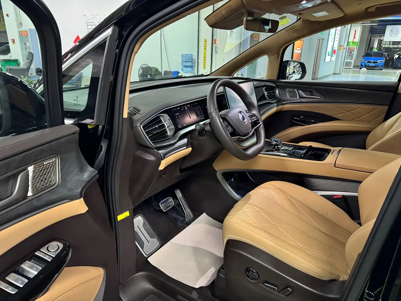 Denza D9 2025 DM-i Smart Drive Edition 1020 AWD Premium фото 4