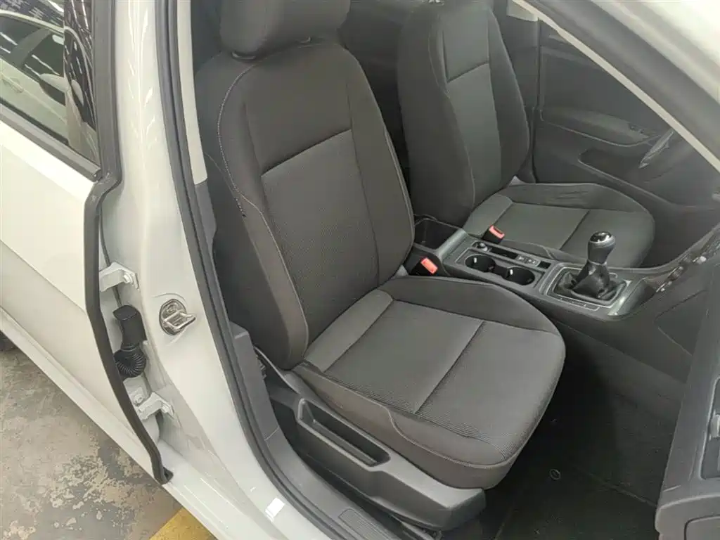Volkswagen Golf 2016 1.6L Manual Fashion фото 25