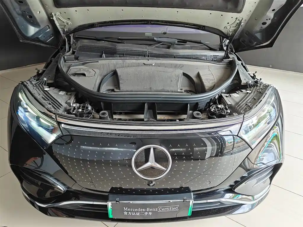 MERCEDES-BENZ EQS SUV