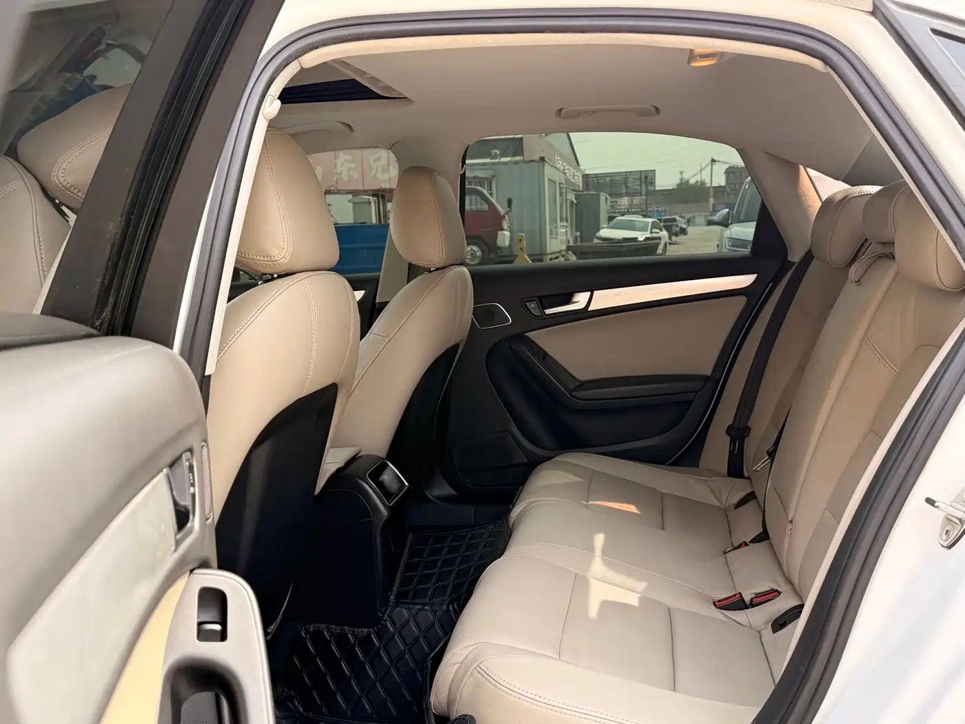 Audi A4L 2011 2.0 TFSI Comfort фото 12