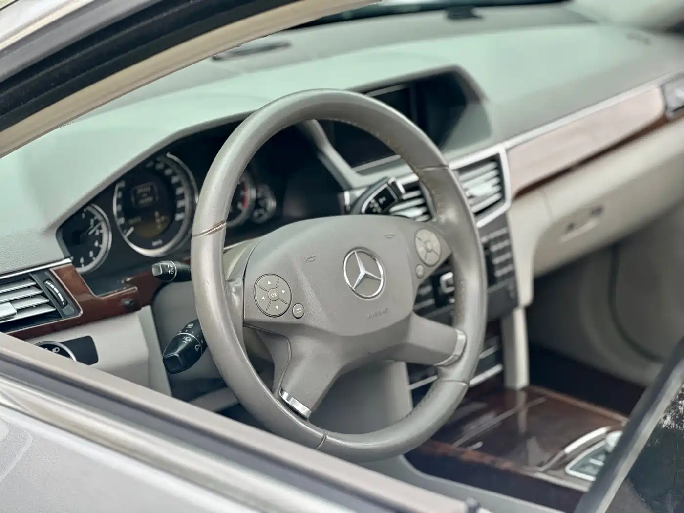 Mercedes-Benz E-Class 2012 E 300 L Elegance Model фото 20