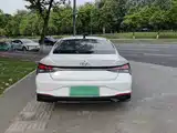 Фото 6 - Hyundai Elantra