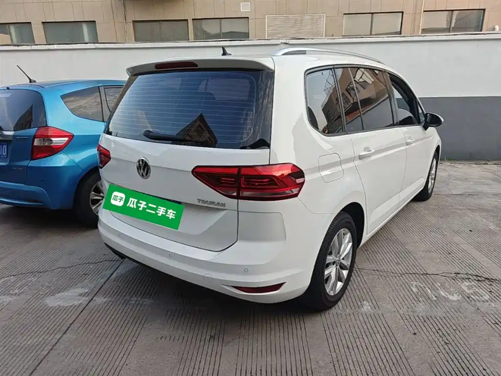 Volkswagen Touran 2018 Touran L 280TSI DSG Comfort 7-seater China V фото 7