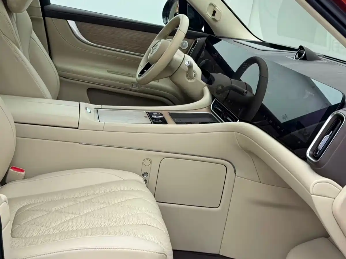 AITO Wenjie AITO M9 2024 Range Extender Ultra 52kWh 6-seater фото 6