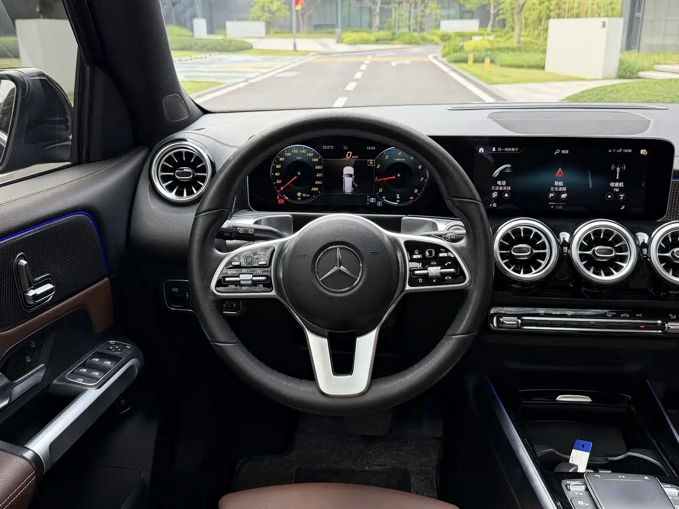 MERCEDES-BENZ GLB