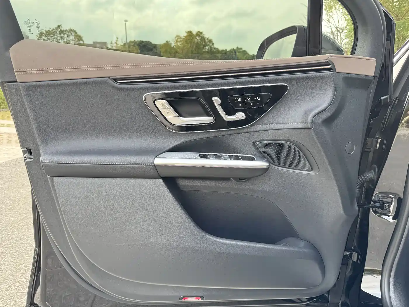 MERCEDES-BENZ EQE SUV