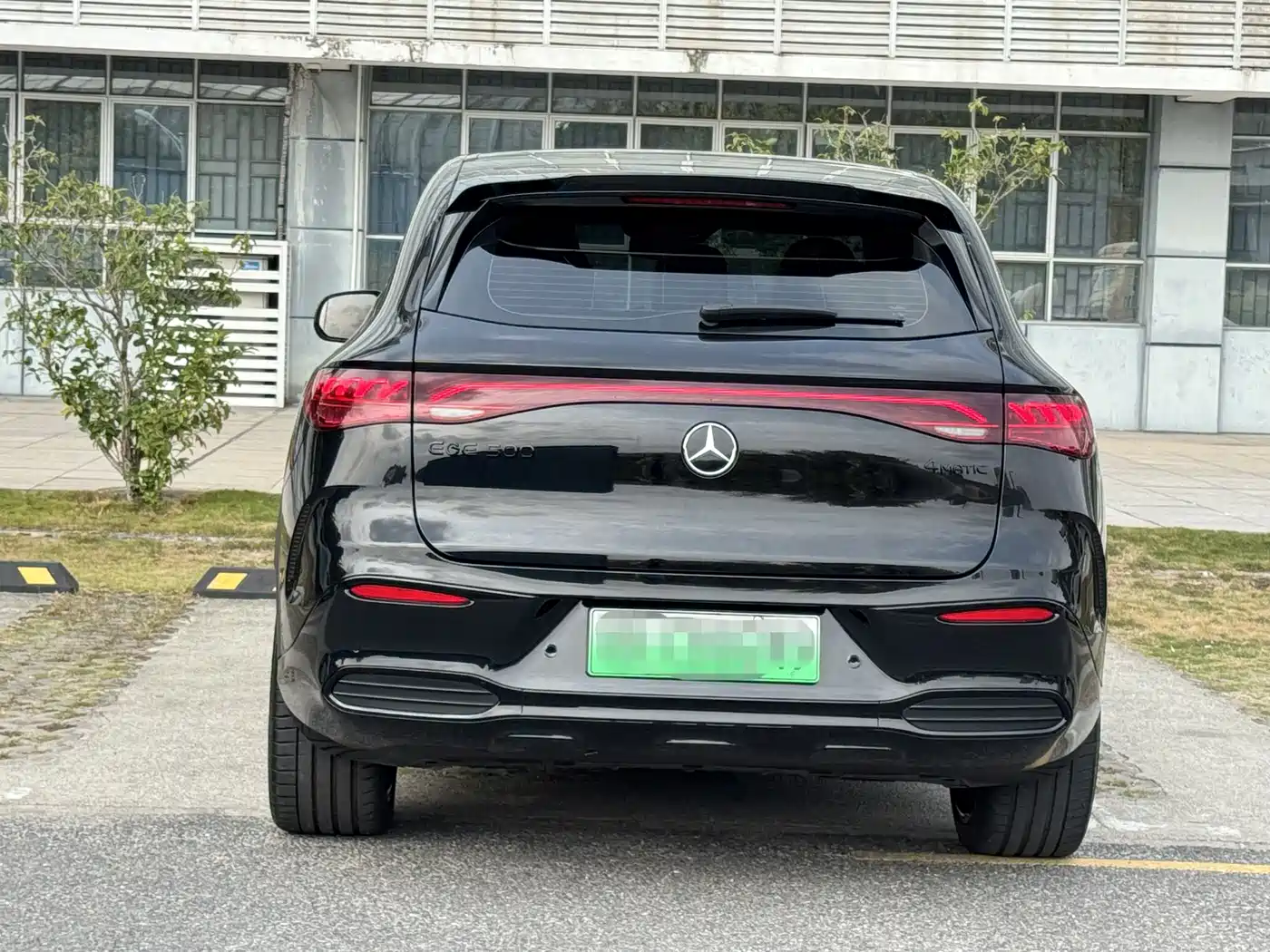 MERCEDES-BENZ EQE SUV
