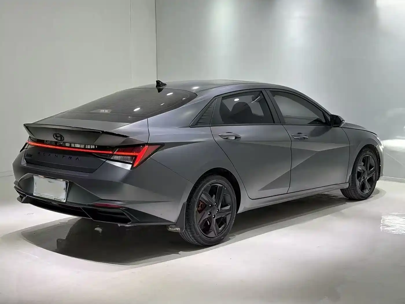 Hyundai Elantra 2022 1.5L CVT 20th Anniversary Edition фото 4