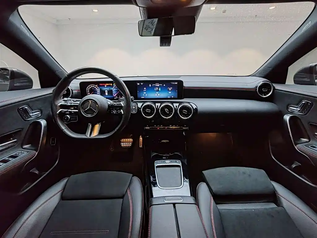 Mercedes-Benz CLA (Import) 2025 CLA 200 Shooting Brake фото 7