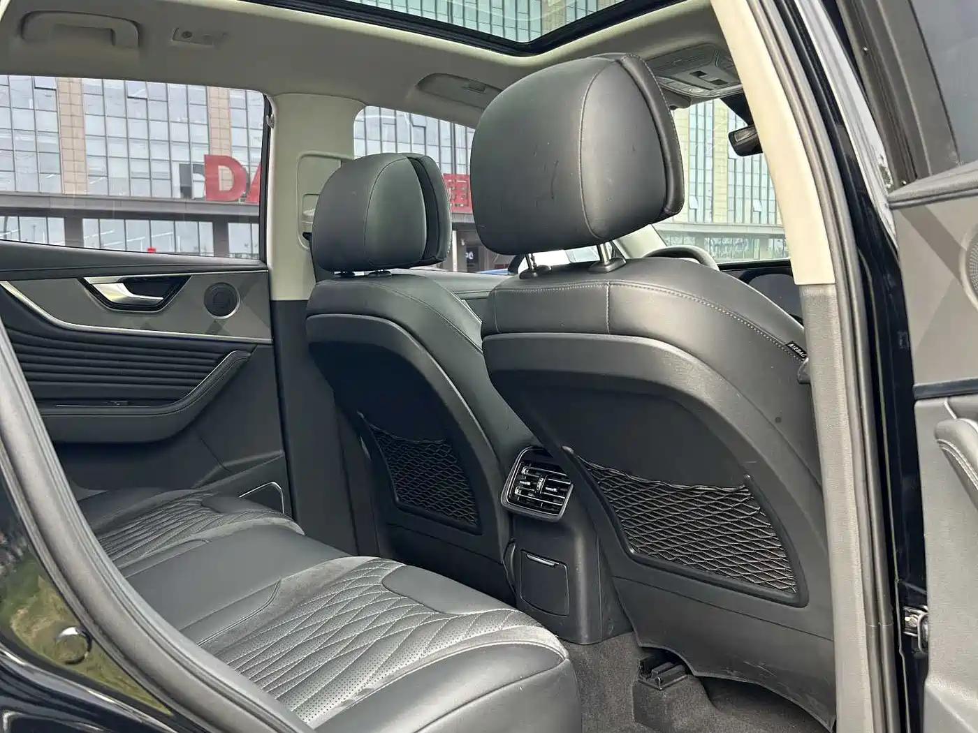 Hongqi HS5 2023 2.0T AWD Flag Pro 500,000 Units Commemorative Edition фото 5