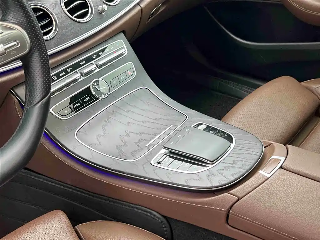 Mercedes-Benz E-Class 2019 E 260 L Sport фото 17