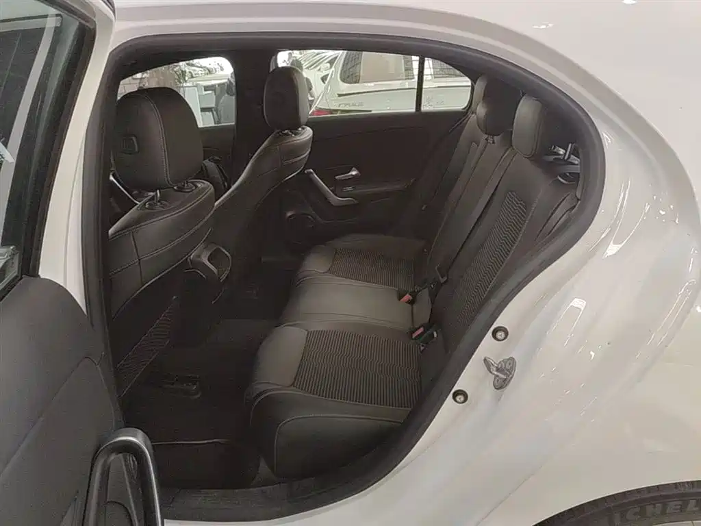 Mercedes-Benz A-Class (Import) 2019 A 200 Dynamic Version фото 17