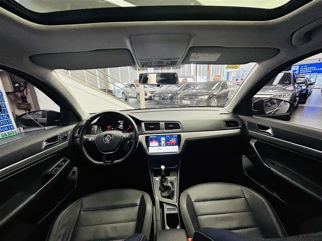 Volkswagen Lavida 2017 1.6L Automatic Comfort Edition фото 14