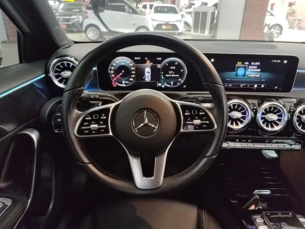 Mercedes-Benz A-Class (Import) 2019 A 200 Dynamic Version фото 11