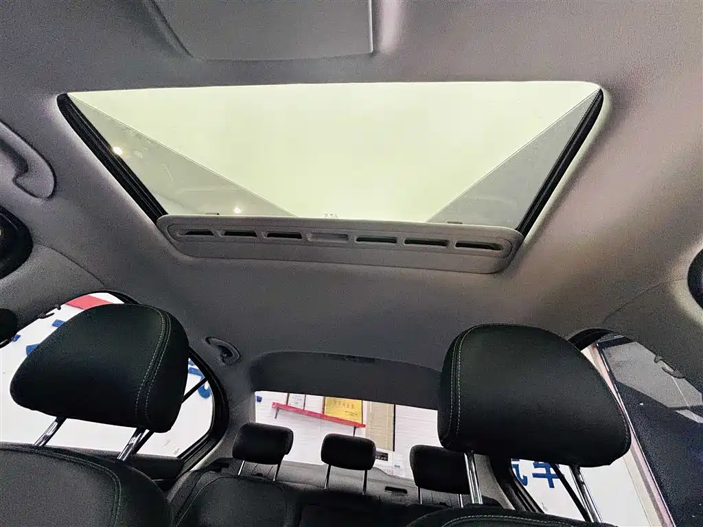 Volkswagen Lavida 2017 1.6L Automatic Comfort Edition фото 25